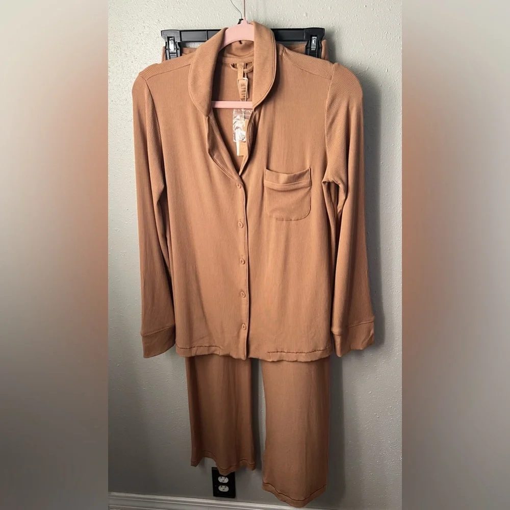 SKIMS Soft Lounge Ribbed Sleep Set in Camel Size XS New - Picture 5 of 12